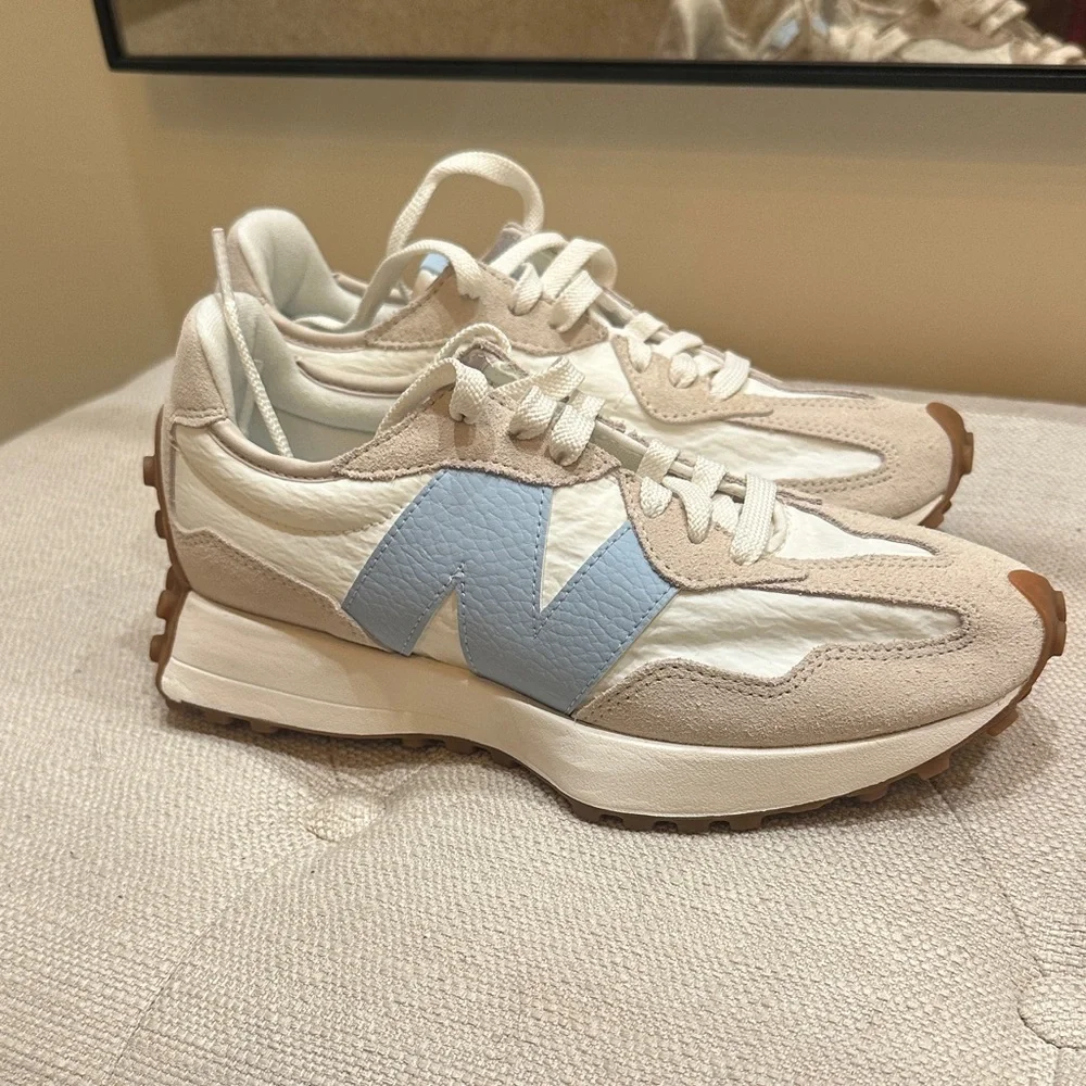 New Balance 327 Women's Beige White and Blue Sneakers - Picture 1 of 3